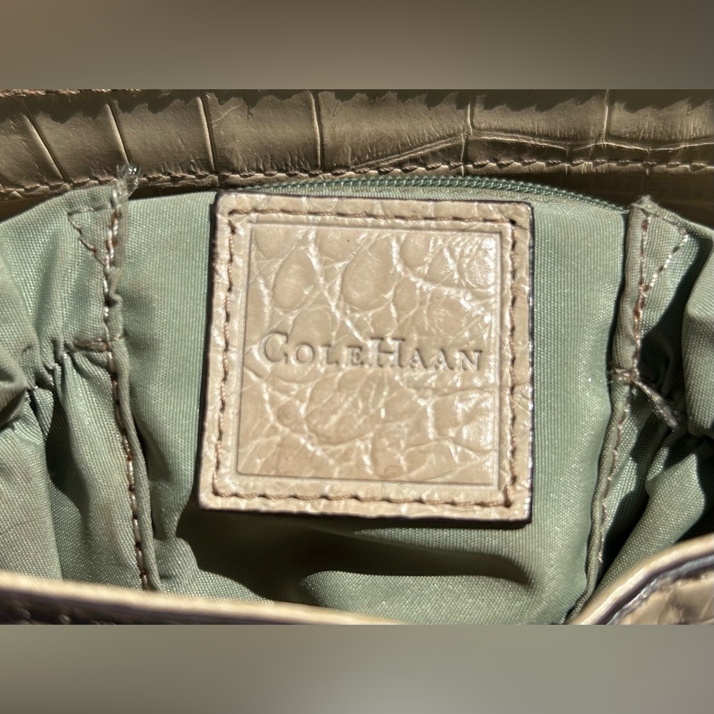 Rehab: Cole Haan Vintage Crocodile Print Bag, Cream w/ Green Inter. - Picture 7 of 10